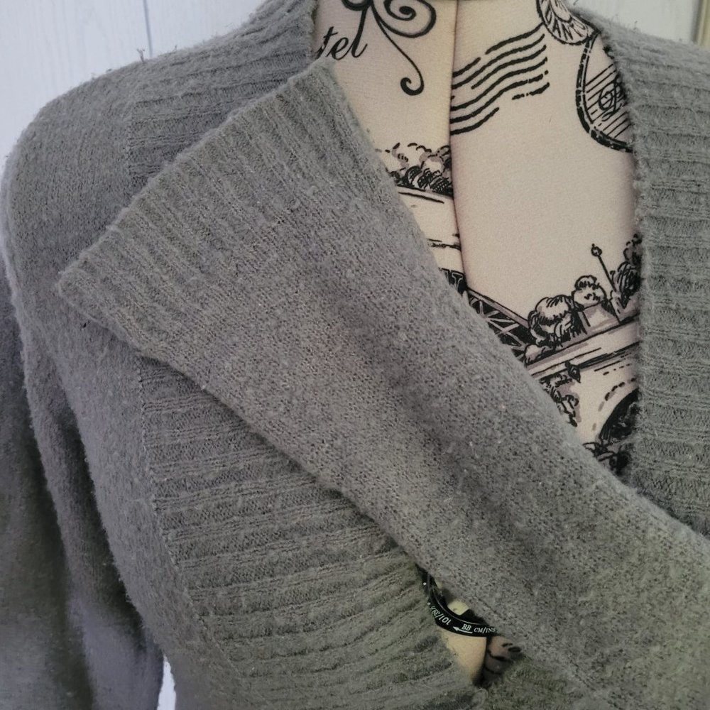 🩵 Grey Sweater - Picture 2 of 2